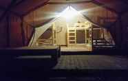 ห้องน้ำภายในห้อง 4 Blue Night Glamping House in Udo - Caravan Park