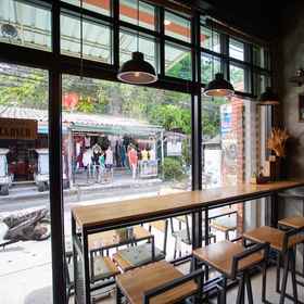 Samed Big Whale 1, Hotel Maha Samut Café& Seafood