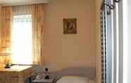 In-room Bathroom 4 Hotel Arosa