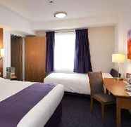 Bedroom 2 Premier Inn Cardiff City South