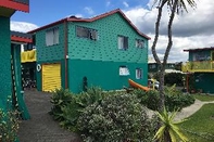 Exterior On The Beach Backpackers