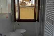 In-room Bathroom Calle De La Vida A San Giobbe