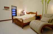 Kamar Tidur 7 Two or Three Kittens B & B