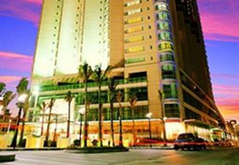 Exterior Royal Suites & Towers