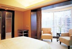 Bedroom 7 Royal Suites & Towers