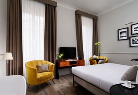 Bedroom Gens Luxury Suites