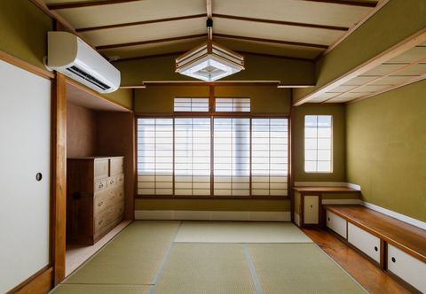 Others Hikoso No Machiyado