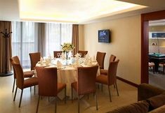 Bedroom 2 Howard Johnson All Suites Hotel Suzhou