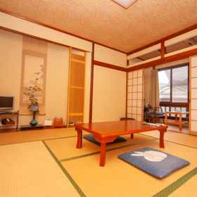 Làng suối nước nóng Totsukawa Ebisusou 1, Khách sạn Katsuragi