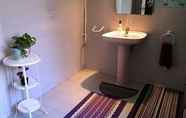 In-room Bathroom 7 Barcelona Nice & Cozy Guest