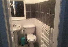 In-room Bathroom 2 Cathkin Apartments