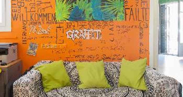 Lobby Graffiti Hostel