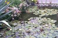 Lainnya Water Lily Garden B&B