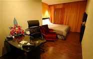 Bedroom 2 Fx Hotel Beijing Capital International Airport