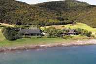 Nearby View and Attractions Pawhaoa Bay Lodge