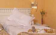 Bedroom 2 Comfort Hotel Royal Aboukir
