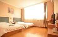 Bedroom 4 Super 8 Hotel Beijing Lai Guang Ying