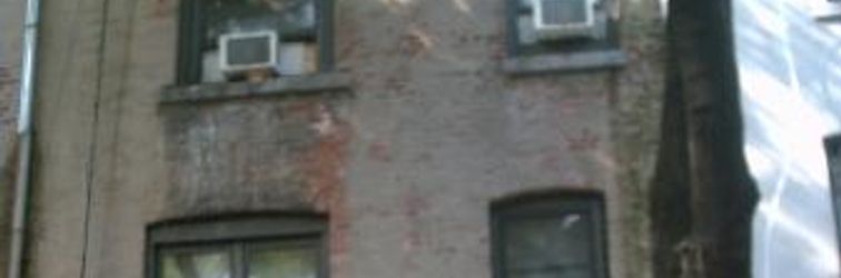 Exterior Wanderers Inn West