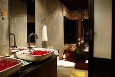 ห้องน้ำภายในห้อง Beach Terrace Hotel