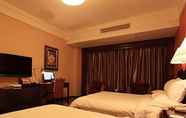 Bedroom 4 Grand Metro Hotel