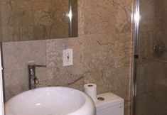 客室内バスルーム 4 West Side Apartment