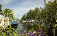 Exterior 6 Blue Wave Houseboat