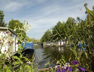 Exterior 2 Blue Wave Houseboat