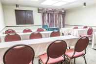 Bilik Mandi dalam Bilik Howard Johnson Inn & Suites Toronto East