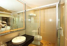 In-room Bathroom 3 Guangdong Jin Bao Lai Hotel