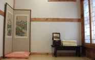 อื่นๆ 3 Bukchon Sarangchae Hanok Guesthouse