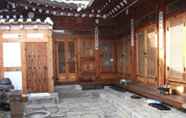 อื่นๆ 6 Bukchon Sarangchae Hanok Guesthouse