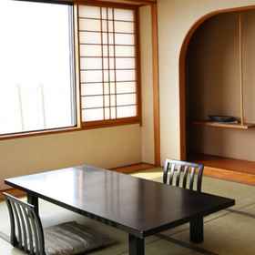 Hanaanzu Yatarou 1, Hotel Akama Station