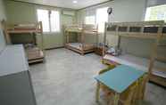 Kamar Tidur 4 Calla Guest House - Hostel