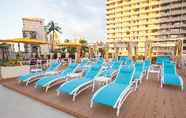 Swimming Pool 7 Holiday Inn Express Waikiki (formerly Maile Sky Court)