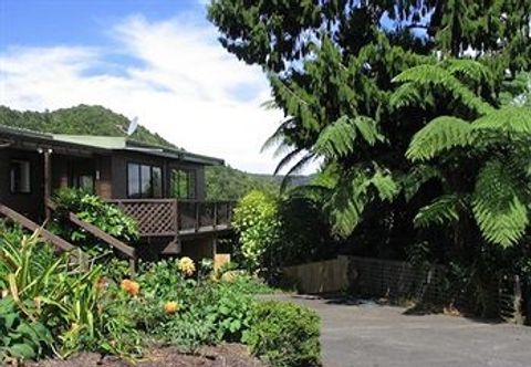 Exterior Lone Kauri Lodge Karekare