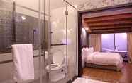 In-room Bathroom 6 Shenanbei Boutique Hotel