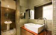 Toilet Kamar 2 The Hotel 7th