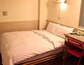 Kamar Tidur 2 King Regency Hotel