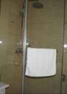 BATHROOM Super 8 Hotel Hangzhou Xiaoshan Shi Xin Guang Chang