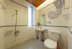 Toilet Kamar 2 Hikyo B and B