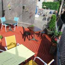 Gite Le 9 Et Demi St Laurent 1, Hotel Montréal-Nord