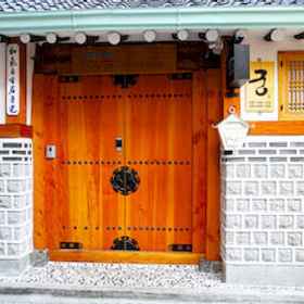 Jongno Hanok Gung Guesthouse 1, Hotel Gerbang Geunjeongmun
