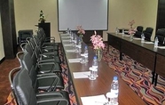 Functional Hall 6 Golden Tulip Suites Dubai