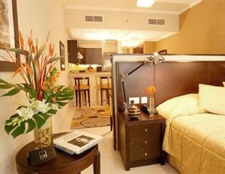 Lobi 2 Golden Tulip Suites Dubai