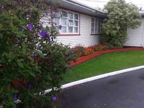 Exterior Airport Skyway Lodge