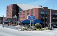 Swimming Pool 4 Clifton Victoria Inn at the Falls (formerly Hampton Inn Niagara Falls)