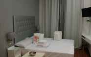 Bilik Mandi dalam Bilik 7 Hostal Cel Barcelona