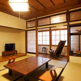 Tsuta Onsen Ryokan 1, Hotel Tsurugasaka Station