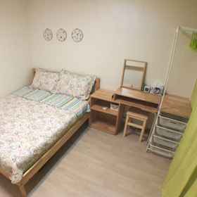 C.U. BNB Guest House - Hostel 1, Hotel Compose Coffee Duksung Women's University Branch