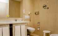 In-room Bathroom 4 Holiday Inn Valencia